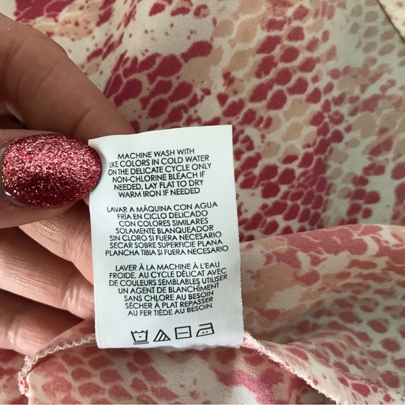 Cabi Blouse Shirt Womens Size M Long Sheer Peasant Sleeve Snakeskin Print V-Neck - Picture 15 of 16